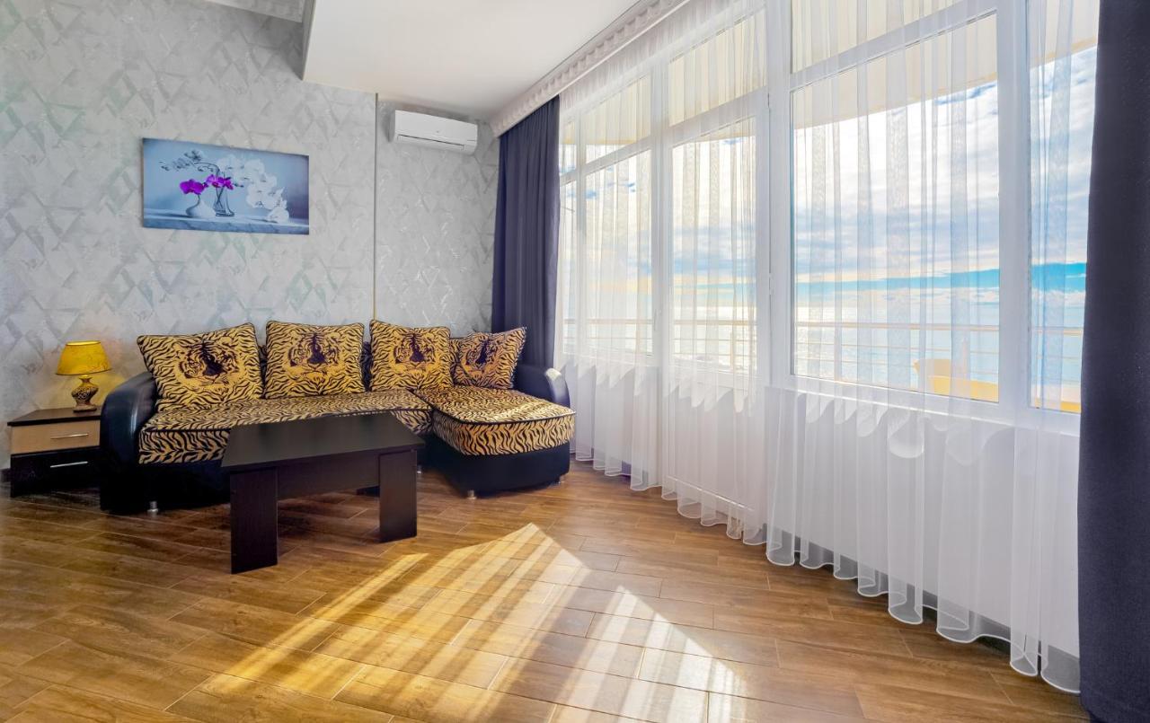Мини-Отель Лучезарный Gagra Dış mekan fotoğraf